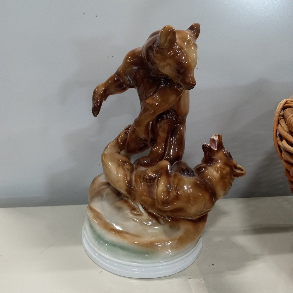 EXQUISITE ANTIQUE LARGE ZSOLNAY FIGHTING BEARS HUNGARIAN PORCELAIN FIGURINE Appr